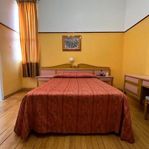 Habitación Estándar con Cama Queen